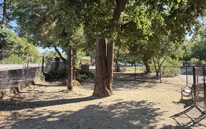 Hoover Park fenced dog run in Palo Alto