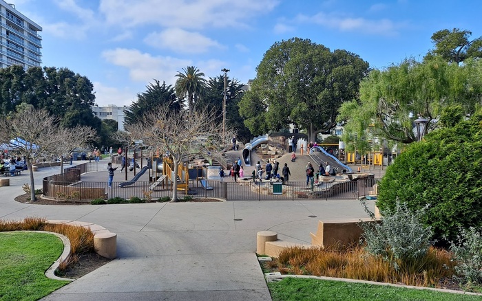 Lafayette Park Dog Play Area off-leash dog area in San Francisco