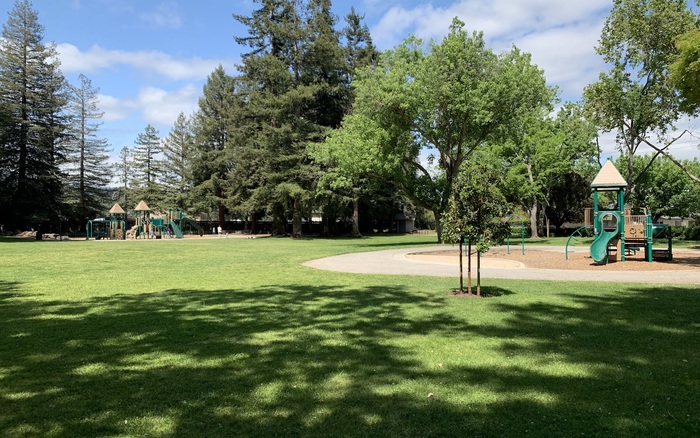 McKenzie Dog Park off-leash area in Los Altos