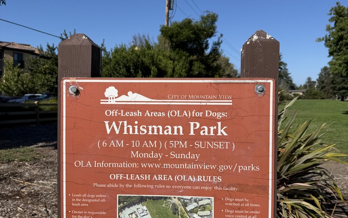Whisman Park off-leash area in Mountain View