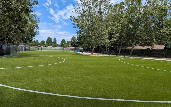 Willow Oaks Park Dog Park off-leash dog area in Menlo Park